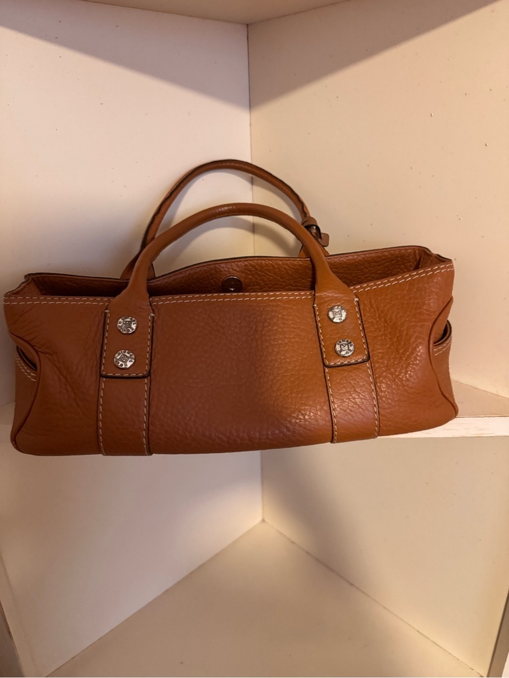 Michael Kors Classic Tan Leather Shoulder Bag - Picture 4 of 8